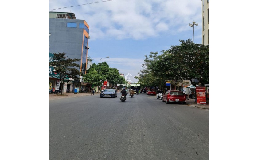 Bán gấp trong tháng nhà biệt thự sân vườn 2,5 tầng 179m2 Đa Tốn, Gia Lâm. Đường 15m.